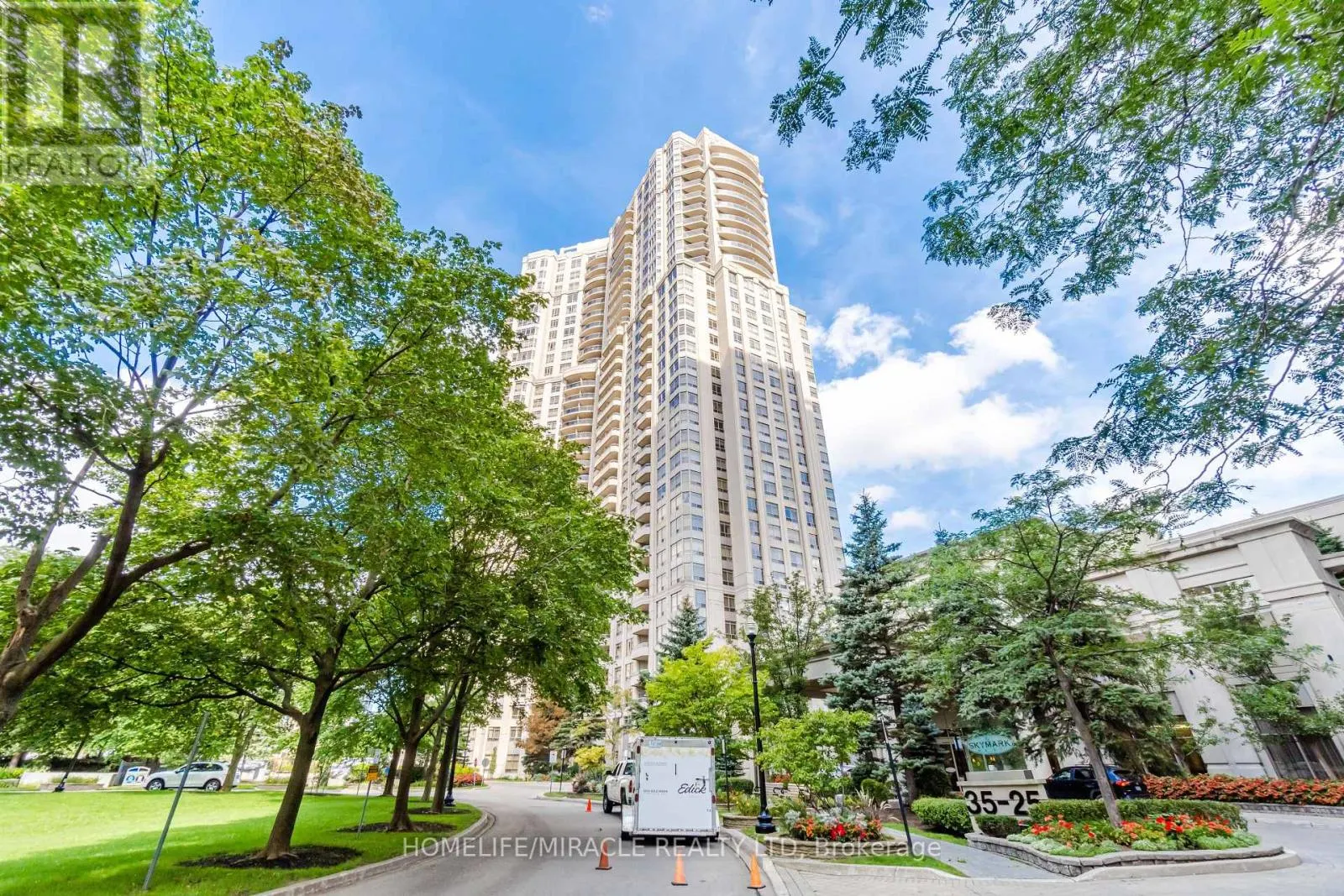 803 - 35 KINGSBRIDGE GARDEN CIRCLE