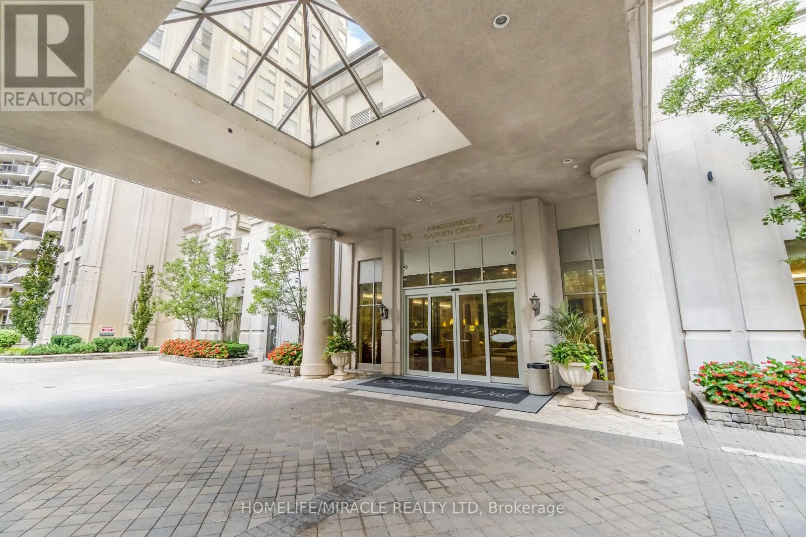 803 - 35 KINGSBRIDGE GARDEN CIRCLE