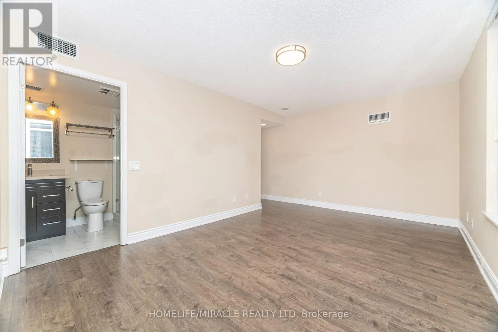 803 - 35 KINGSBRIDGE GARDEN CIRCLE
