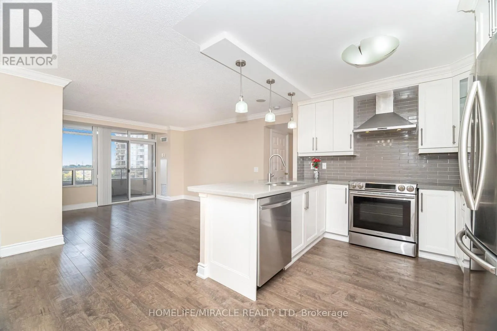 803 - 35 KINGSBRIDGE GARDEN CIRCLE