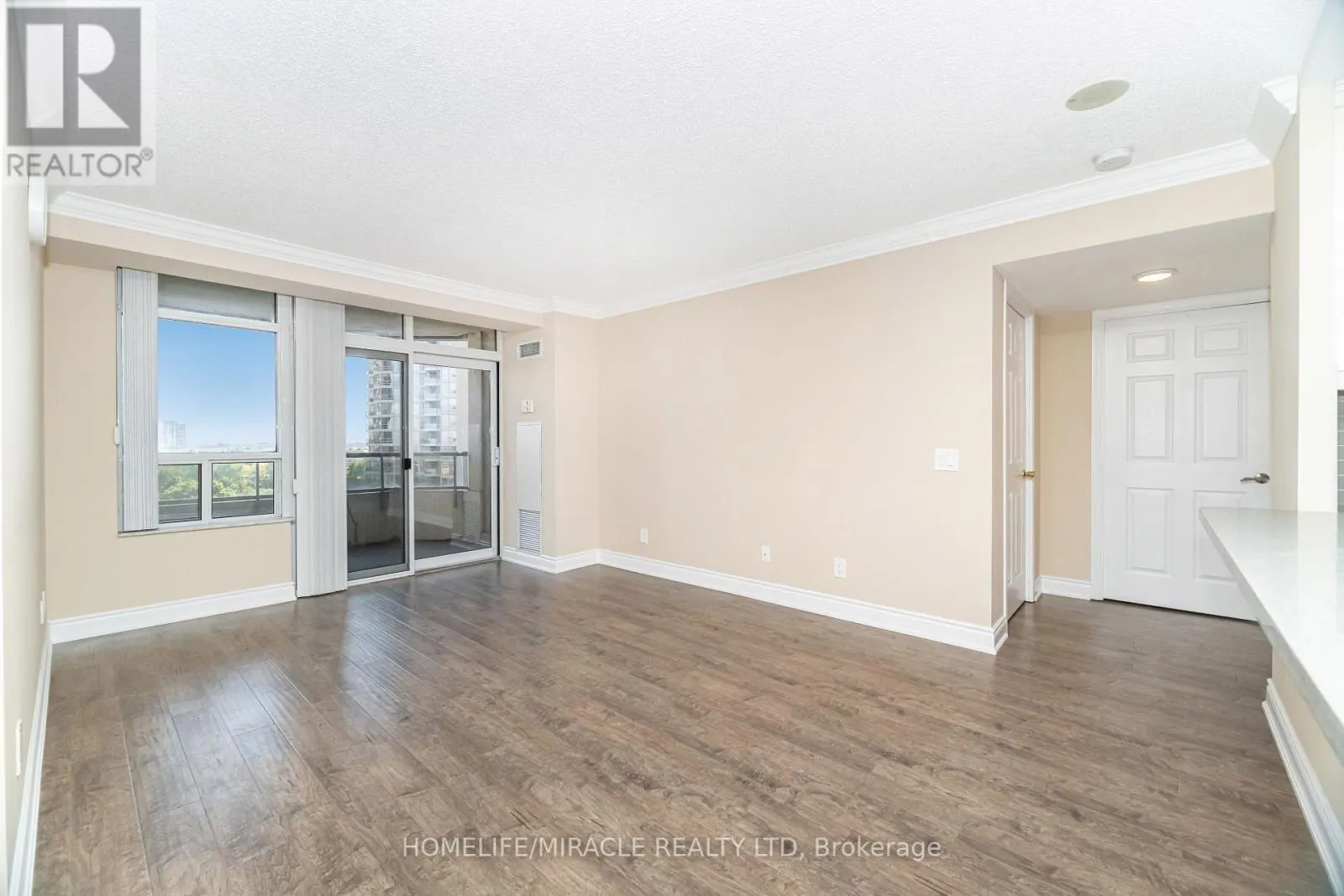 803 - 35 KINGSBRIDGE GARDEN CIRCLE