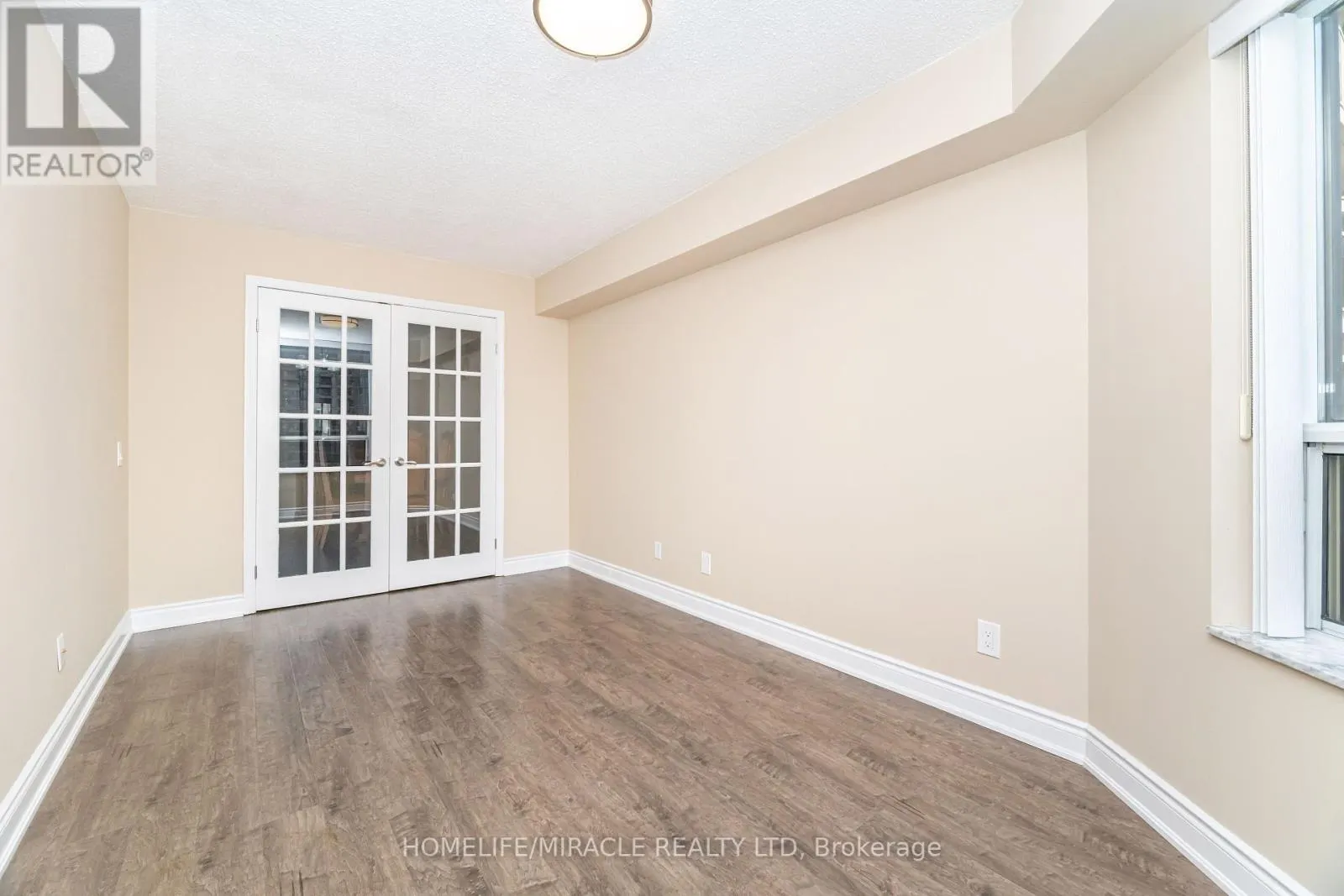 803 - 35 KINGSBRIDGE GARDEN CIRCLE