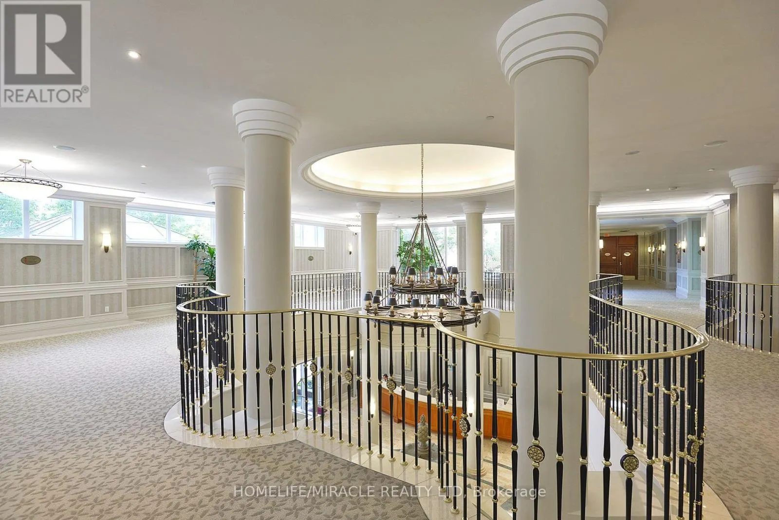 803 - 35 KINGSBRIDGE GARDEN CIRCLE