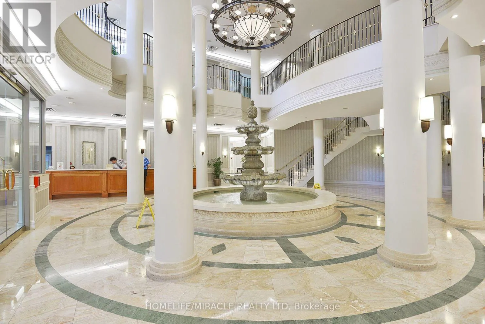 803 - 35 KINGSBRIDGE GARDEN CIRCLE