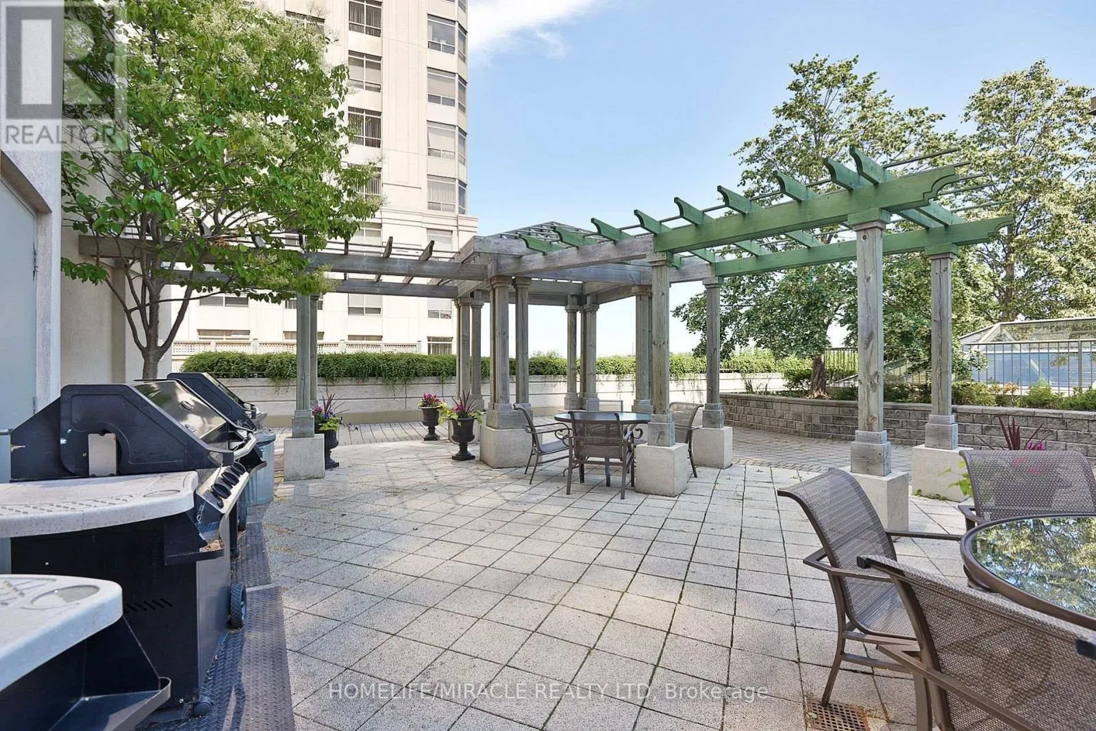 803 - 35 KINGSBRIDGE GARDEN CIRCLE