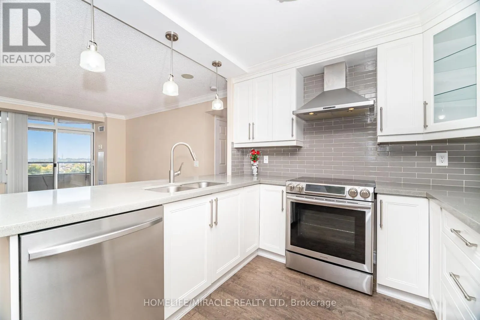 803 - 35 KINGSBRIDGE GARDEN CIRCLE