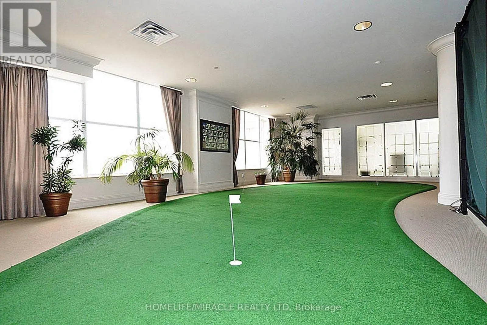 803 - 35 KINGSBRIDGE GARDEN CIRCLE