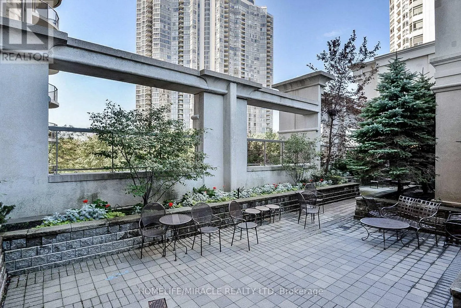 803 - 35 KINGSBRIDGE GARDEN CIRCLE