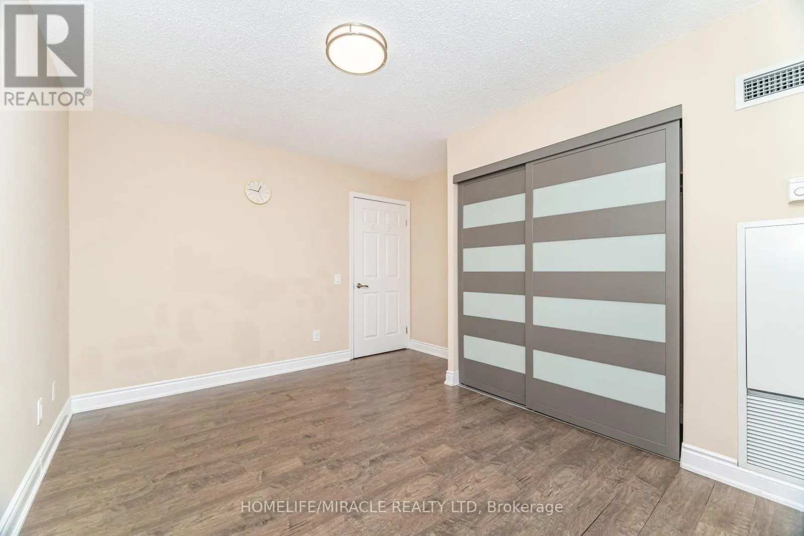 803 - 35 KINGSBRIDGE GARDEN CIRCLE