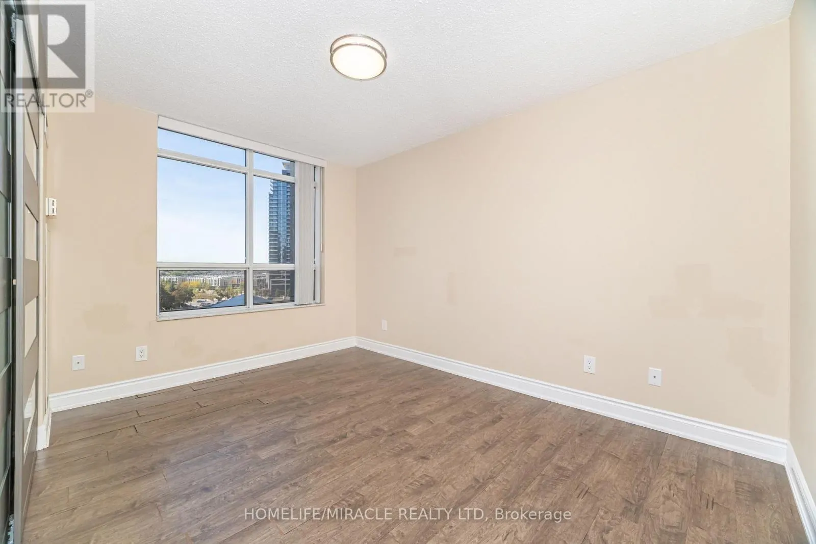 803 - 35 KINGSBRIDGE GARDEN CIRCLE