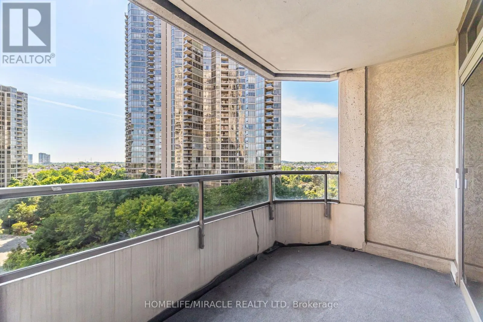 803 - 35 KINGSBRIDGE GARDEN CIRCLE