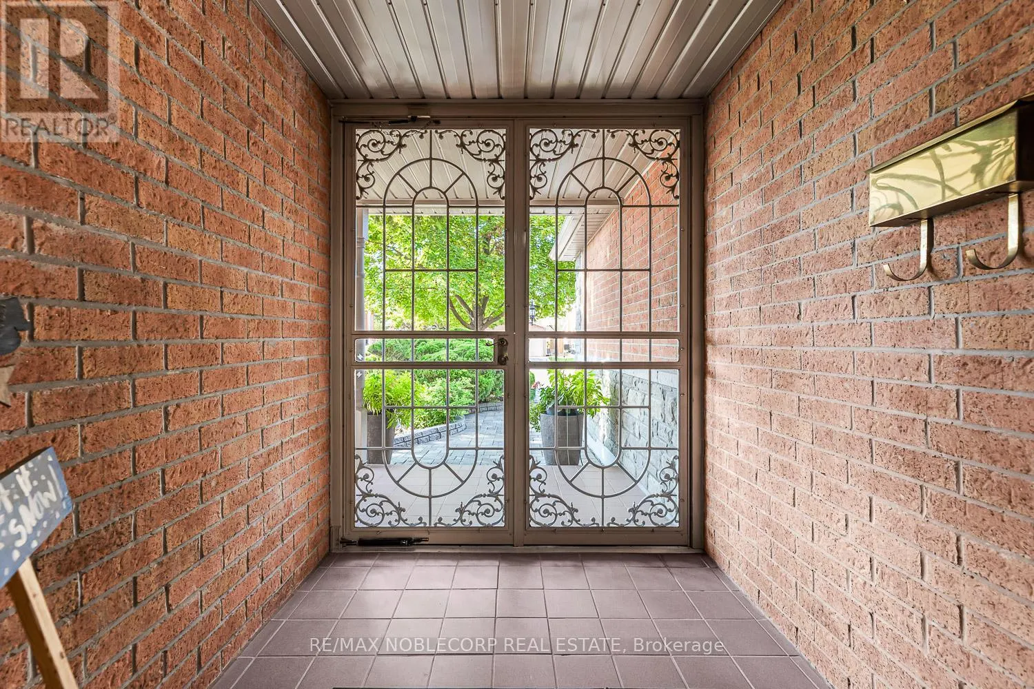 24 EGAN CRESCENT