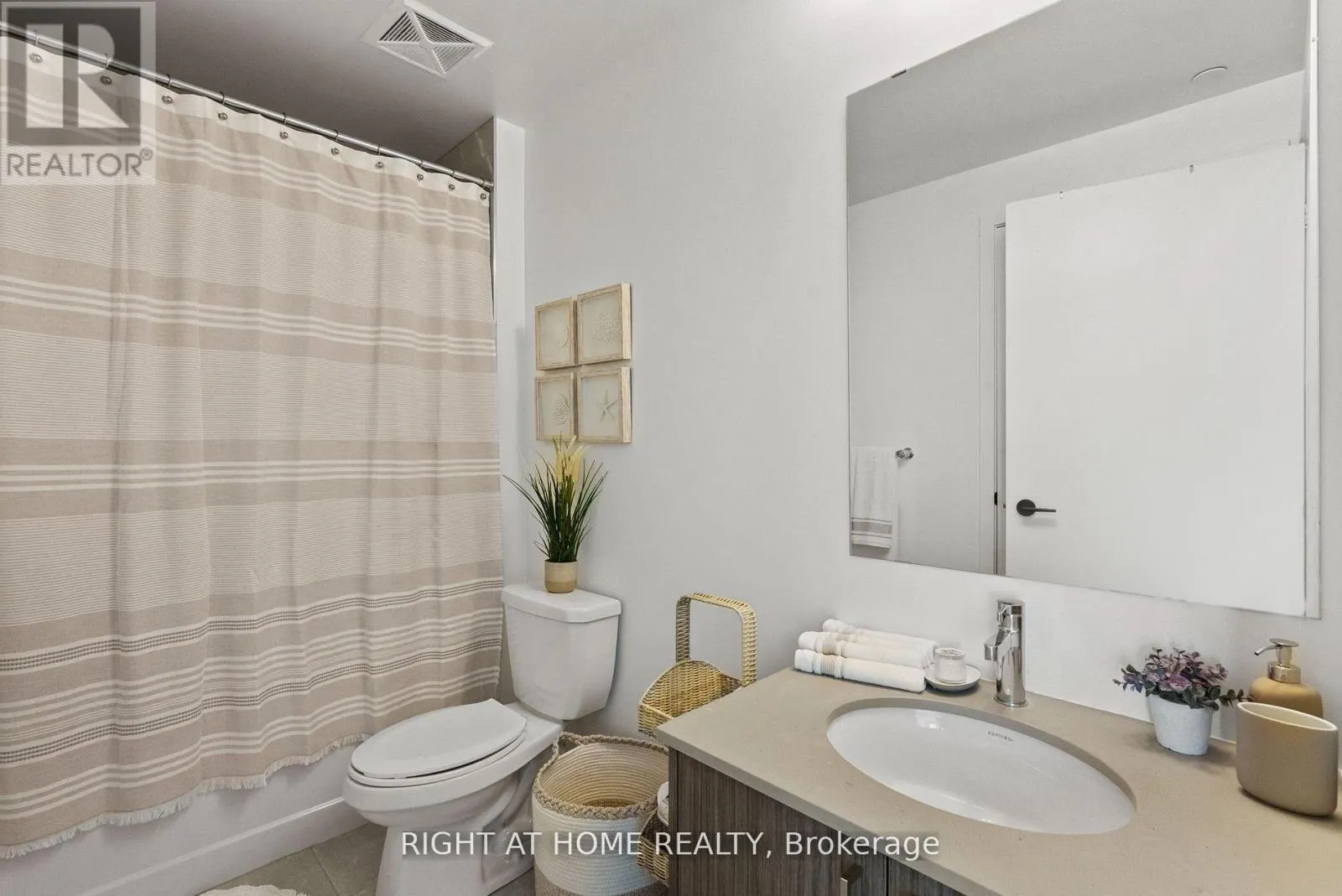 509 - 60 GEORGE BUTCHART DRIVE