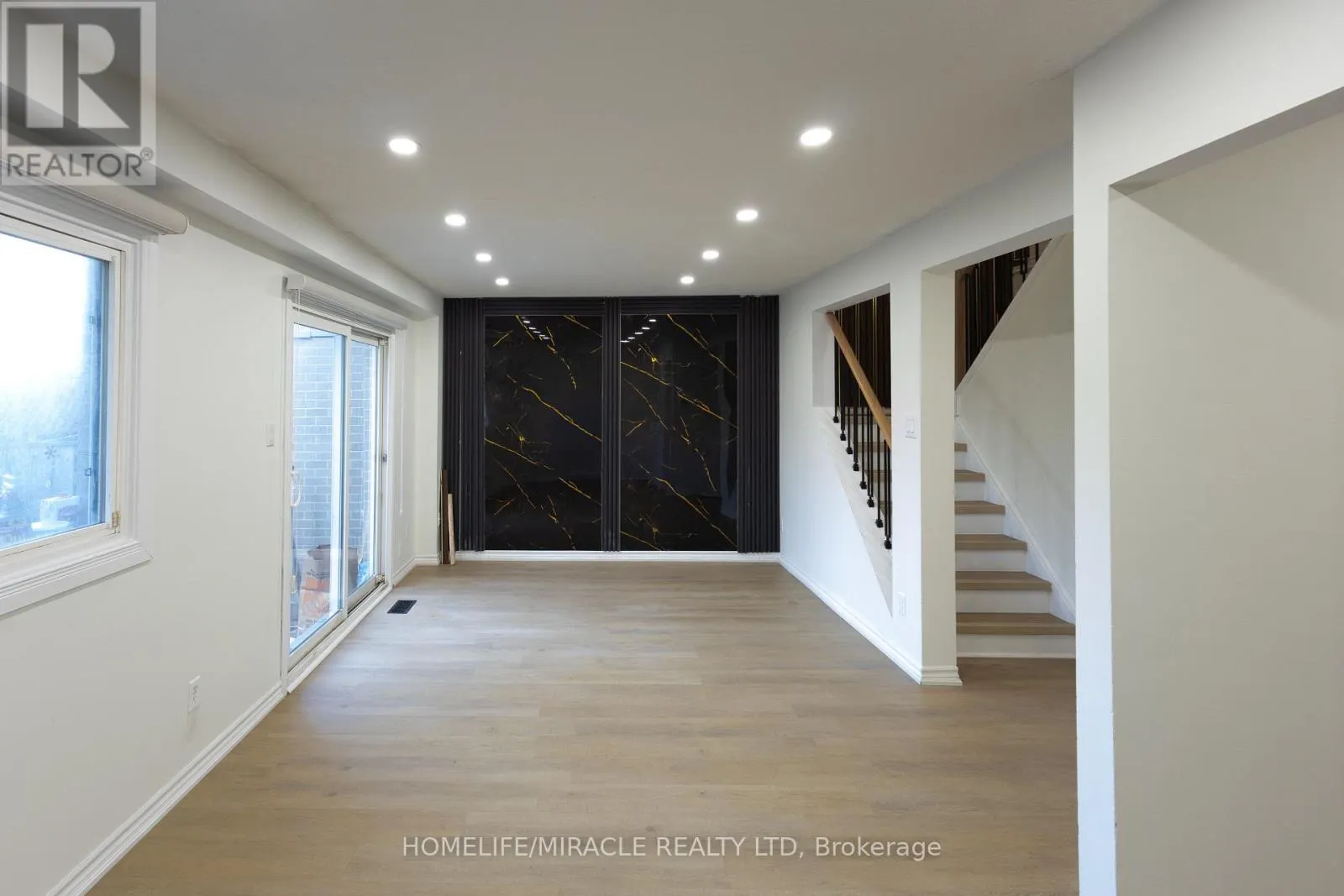 8 GRAND VALLEY DRIVE