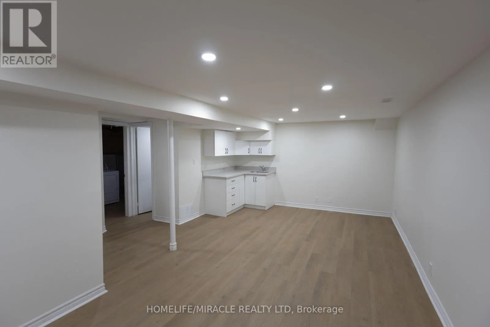 8 GRAND VALLEY DRIVE