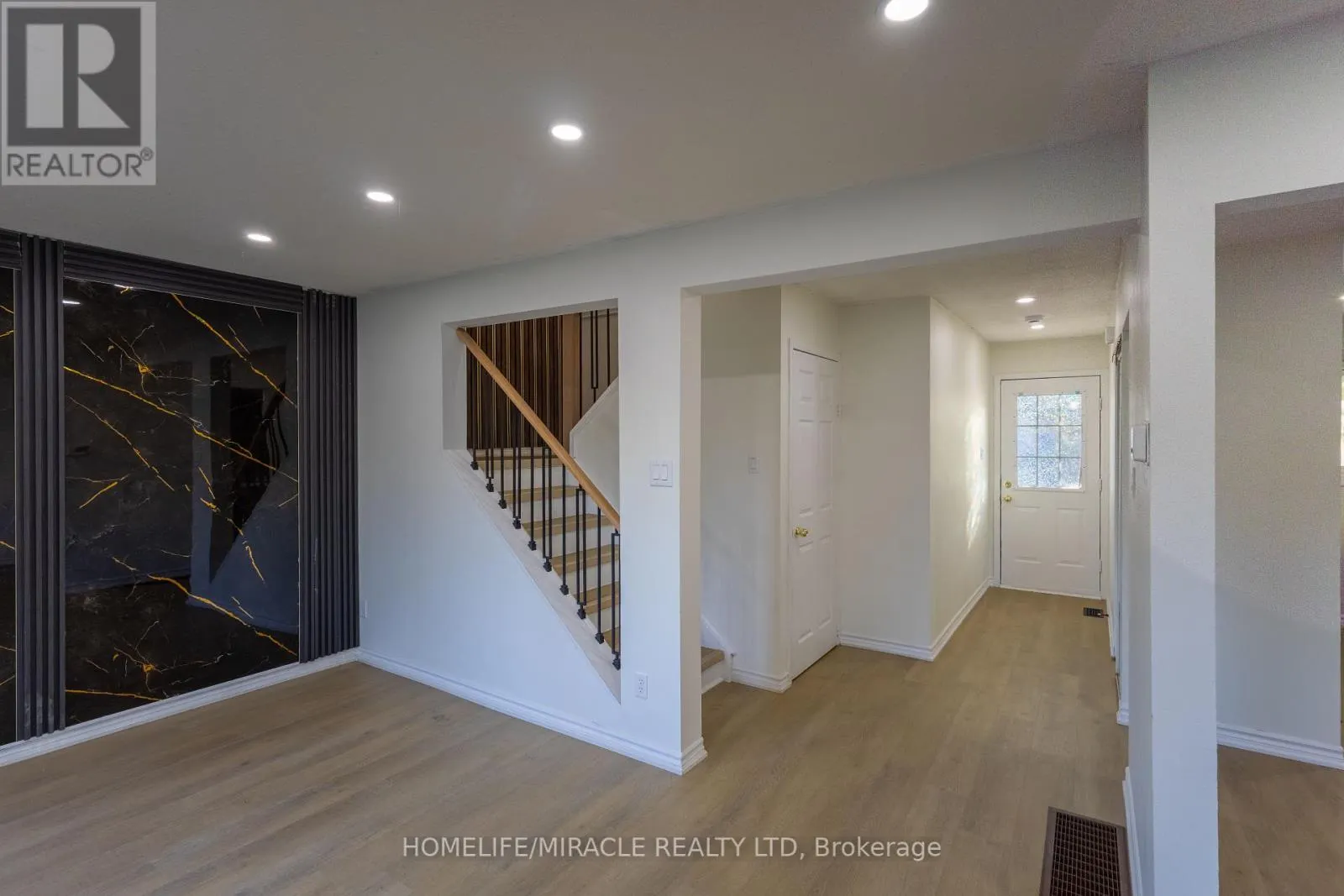 8 GRAND VALLEY DRIVE