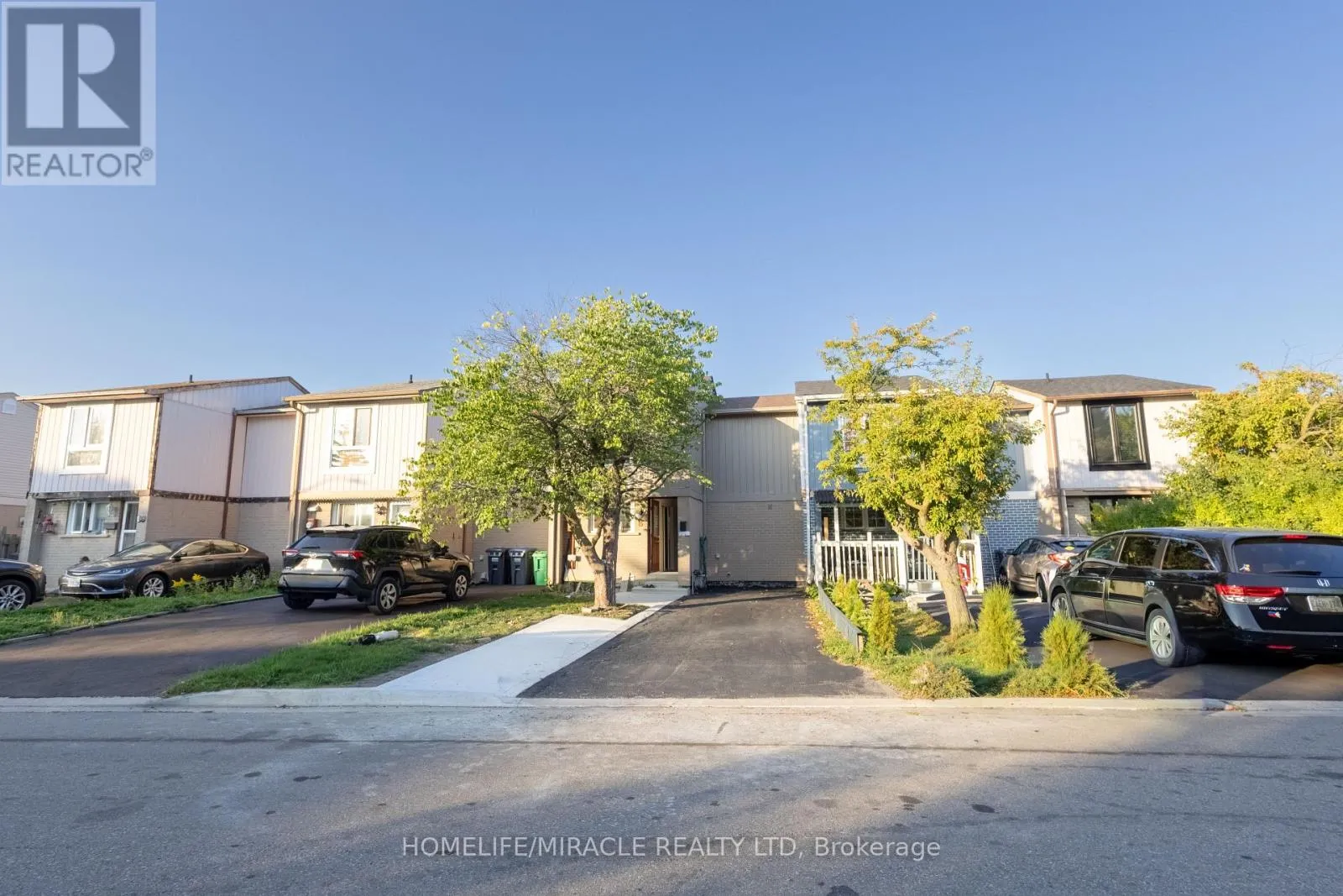 8 GRAND VALLEY DRIVE