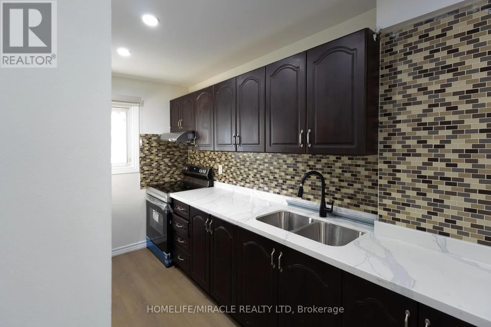 8 GRAND VALLEY DRIVE