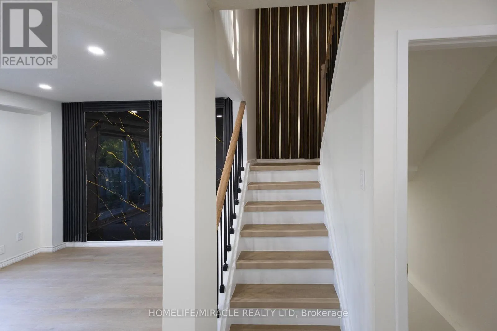8 GRAND VALLEY DRIVE