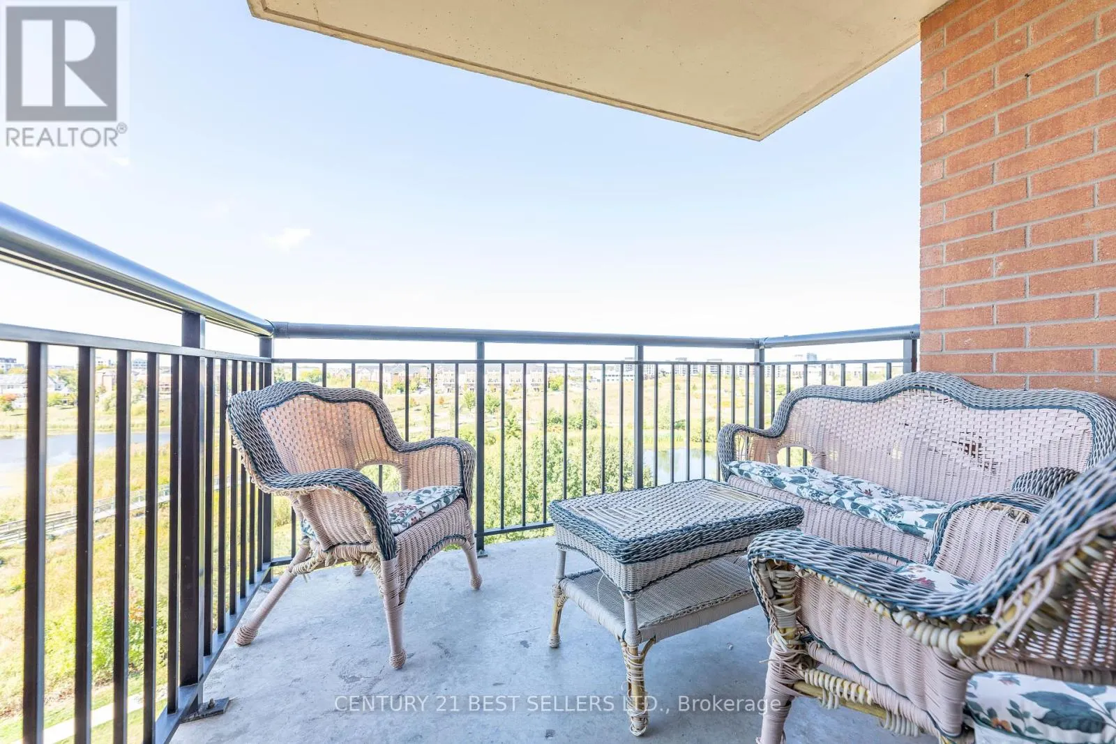611 - 2325 CENTRAL PARK DRIVE