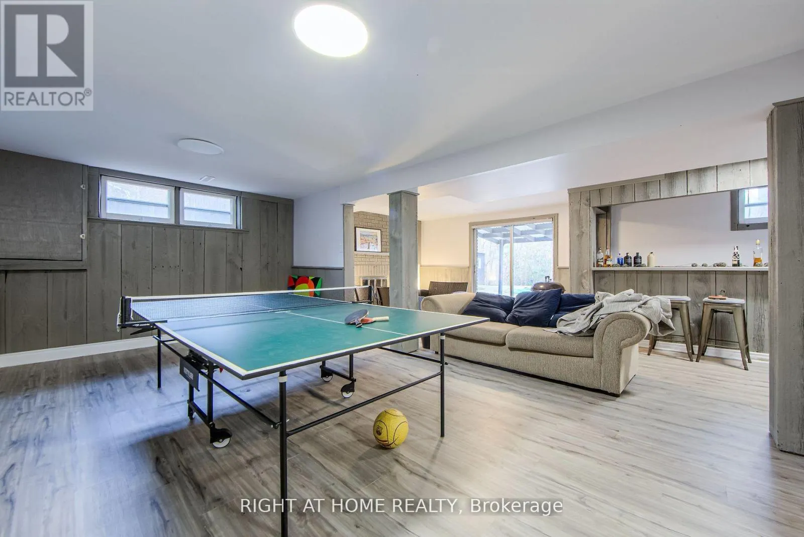 1276 HILLVIEW CRESCENT