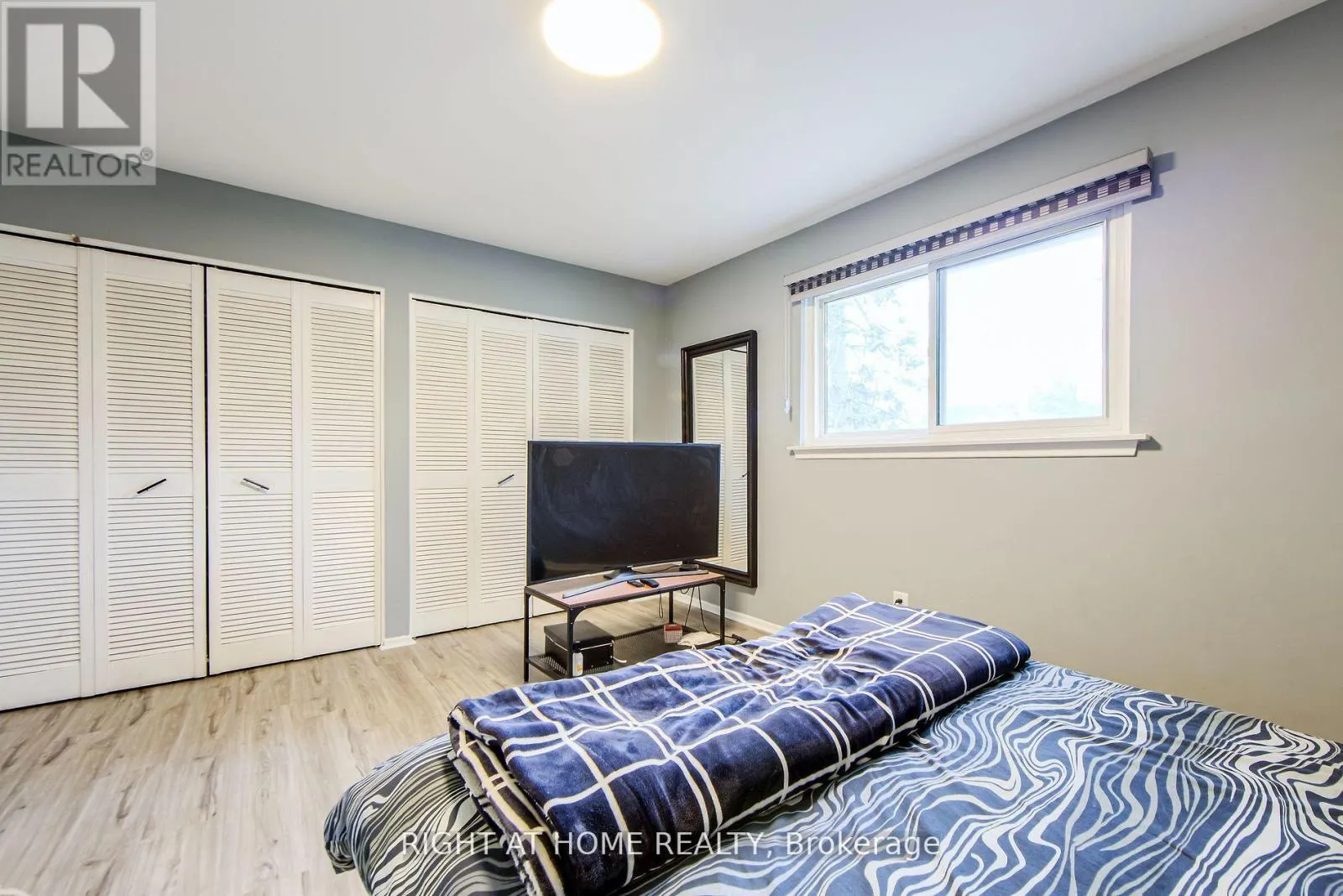 1276 HILLVIEW CRESCENT