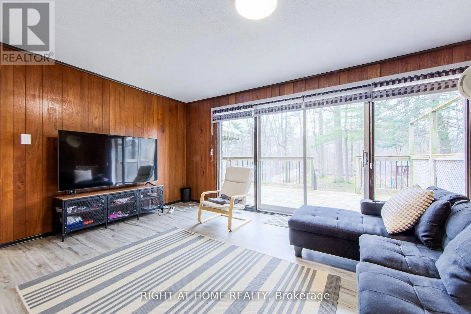 1276 HILLVIEW CRESCENT