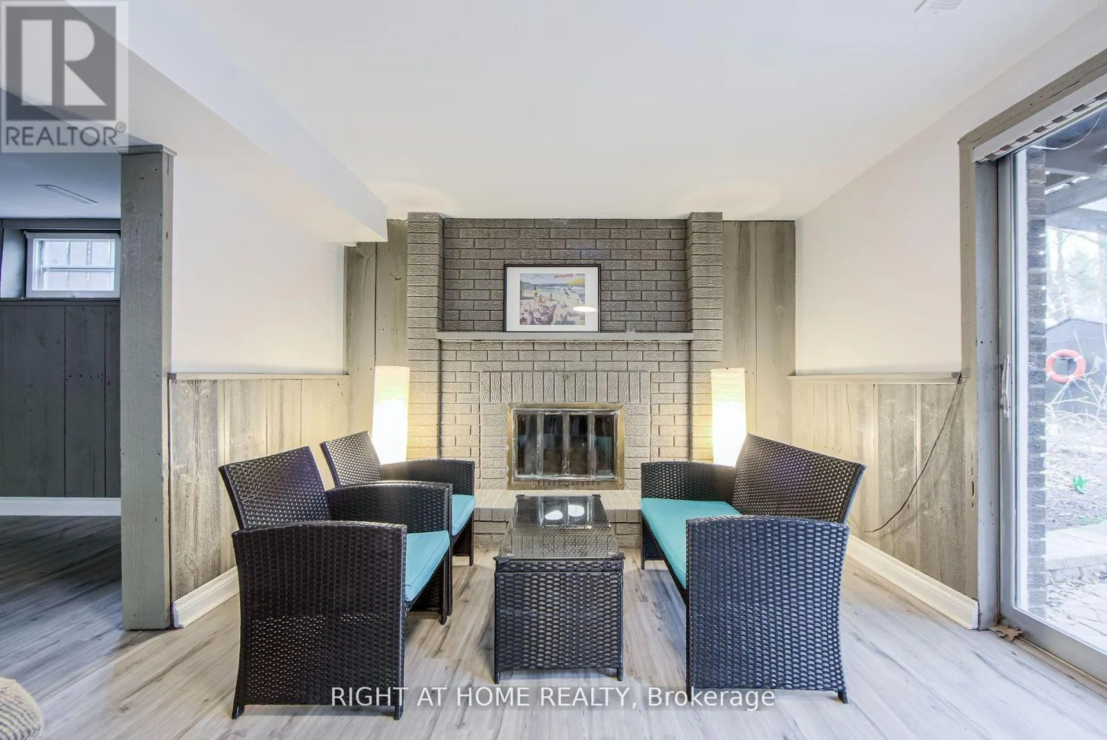 1276 HILLVIEW CRESCENT