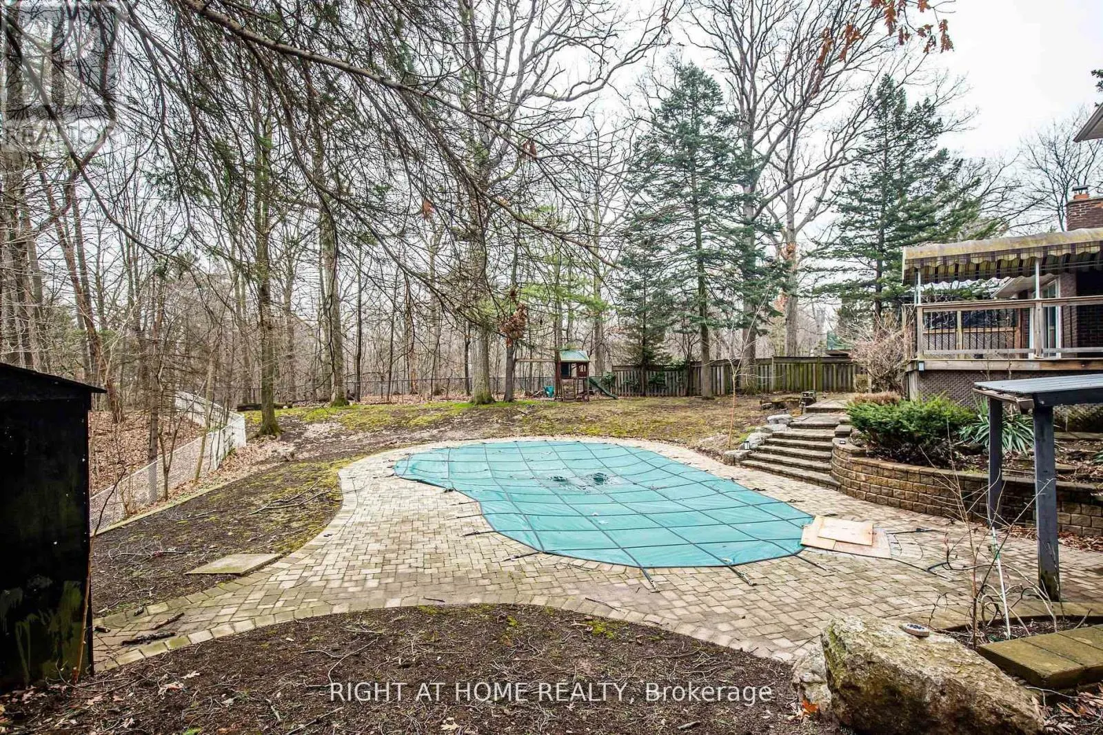 1276 HILLVIEW CRESCENT