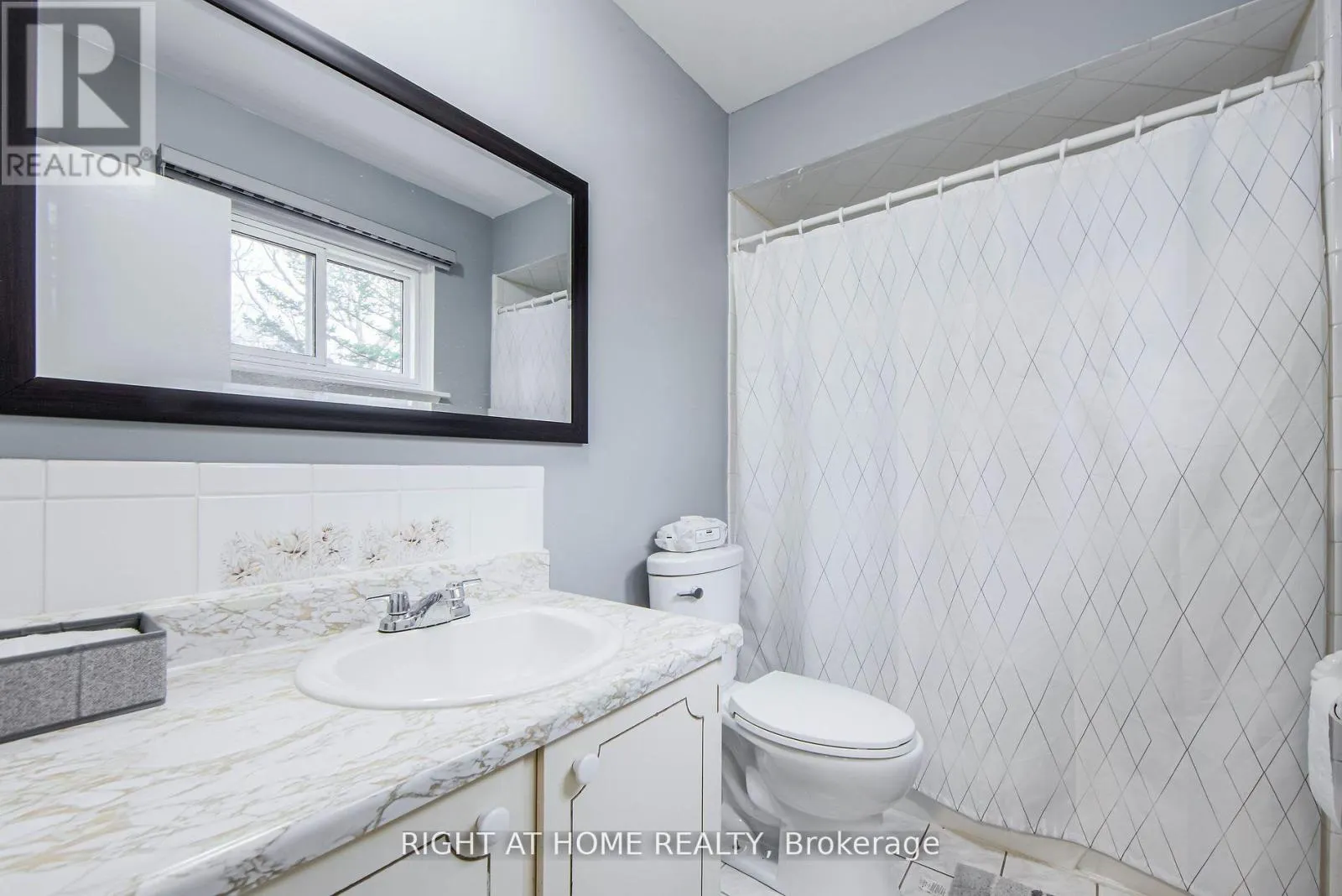 1276 HILLVIEW CRESCENT