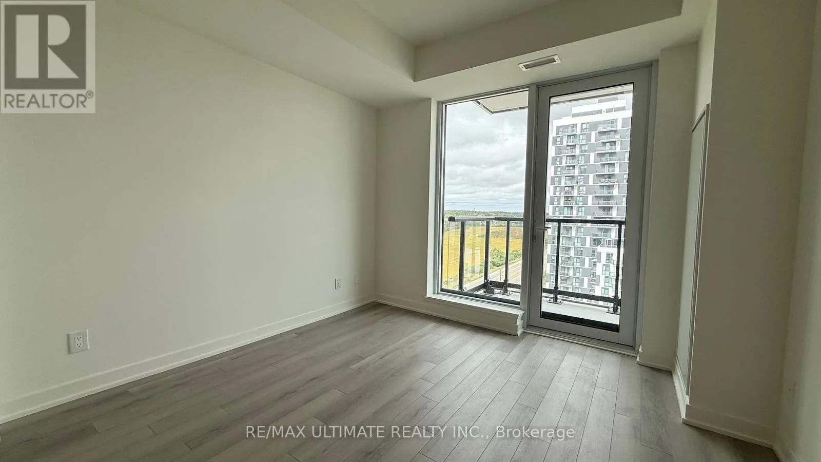 1206 - 3079 TRAFALGAR ROAD