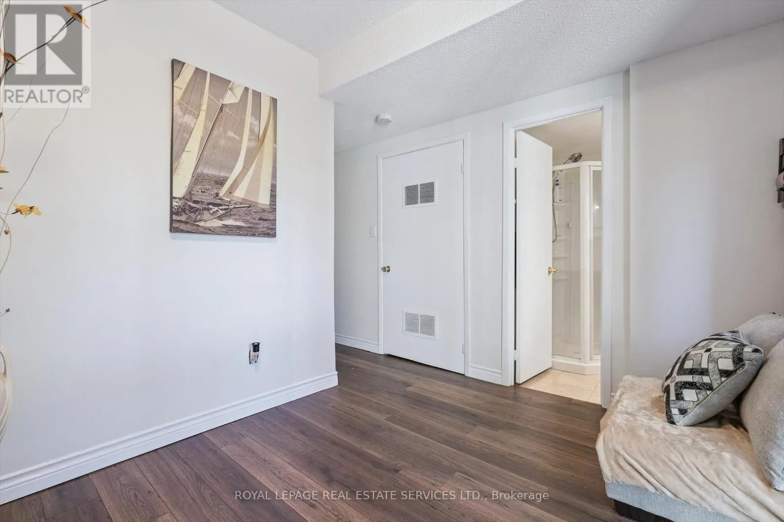 24 - 915 INVERHOUSE DRIVE