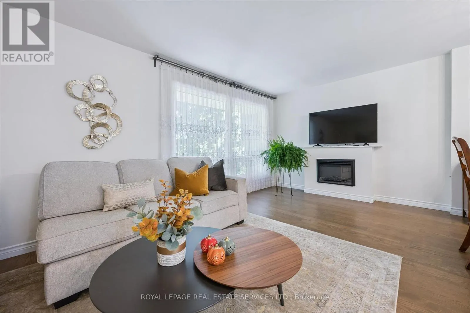 24 - 915 INVERHOUSE DRIVE