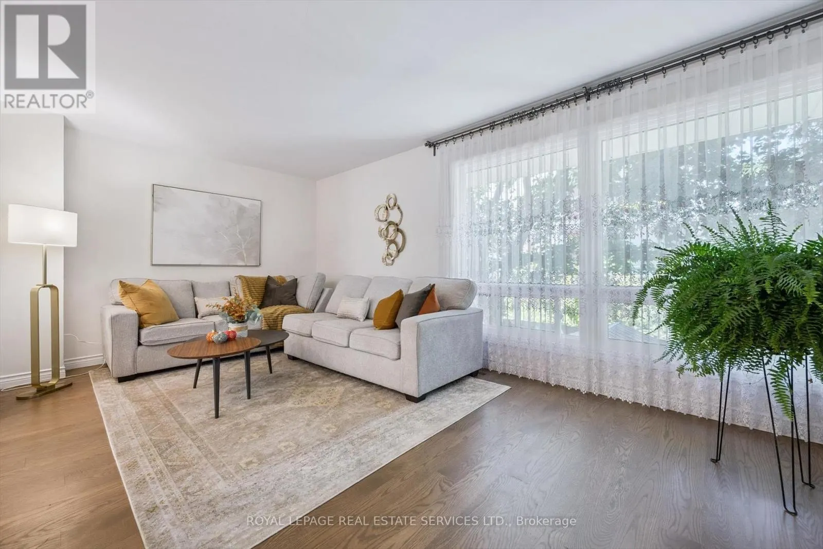 24 - 915 INVERHOUSE DRIVE