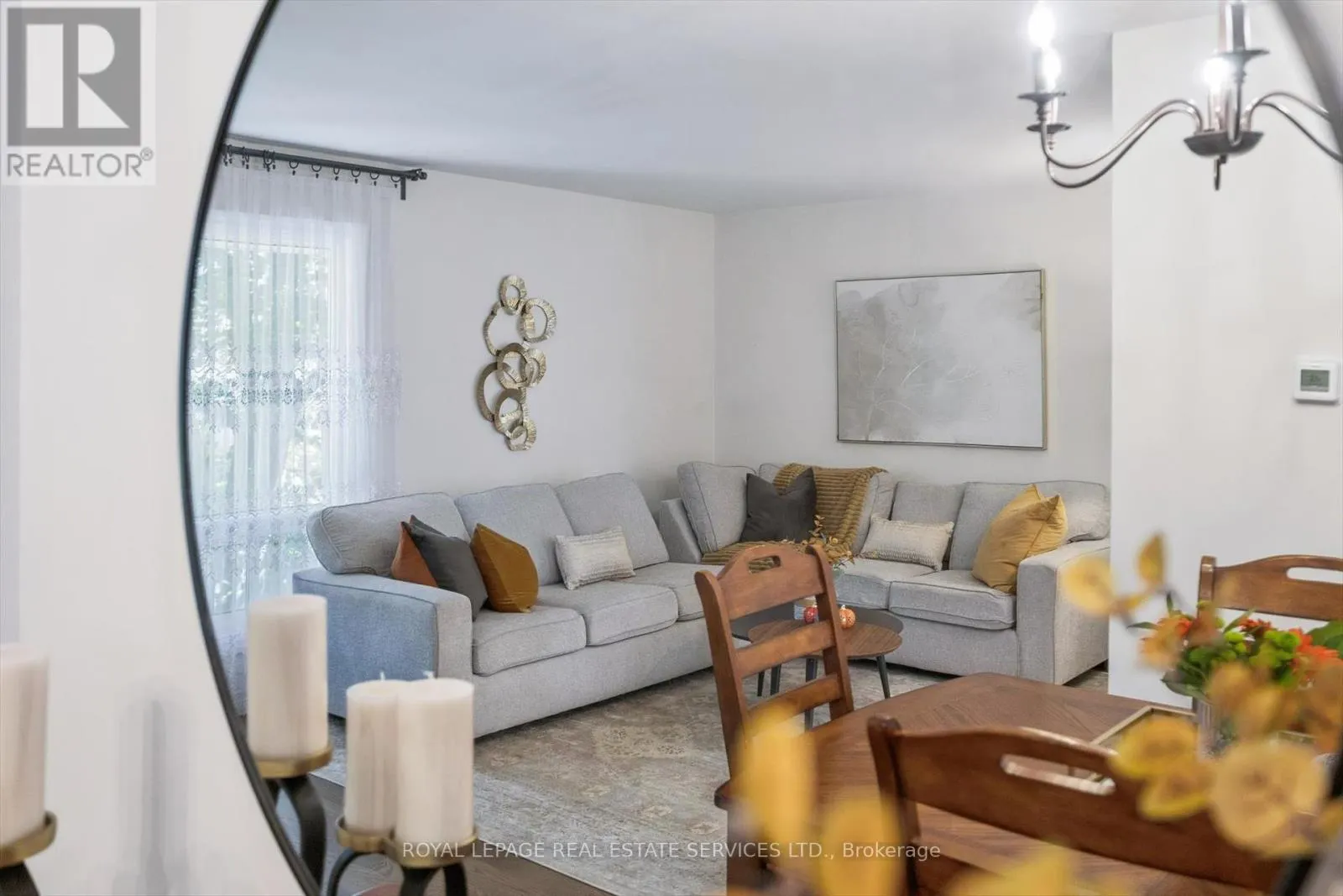 24 - 915 INVERHOUSE DRIVE