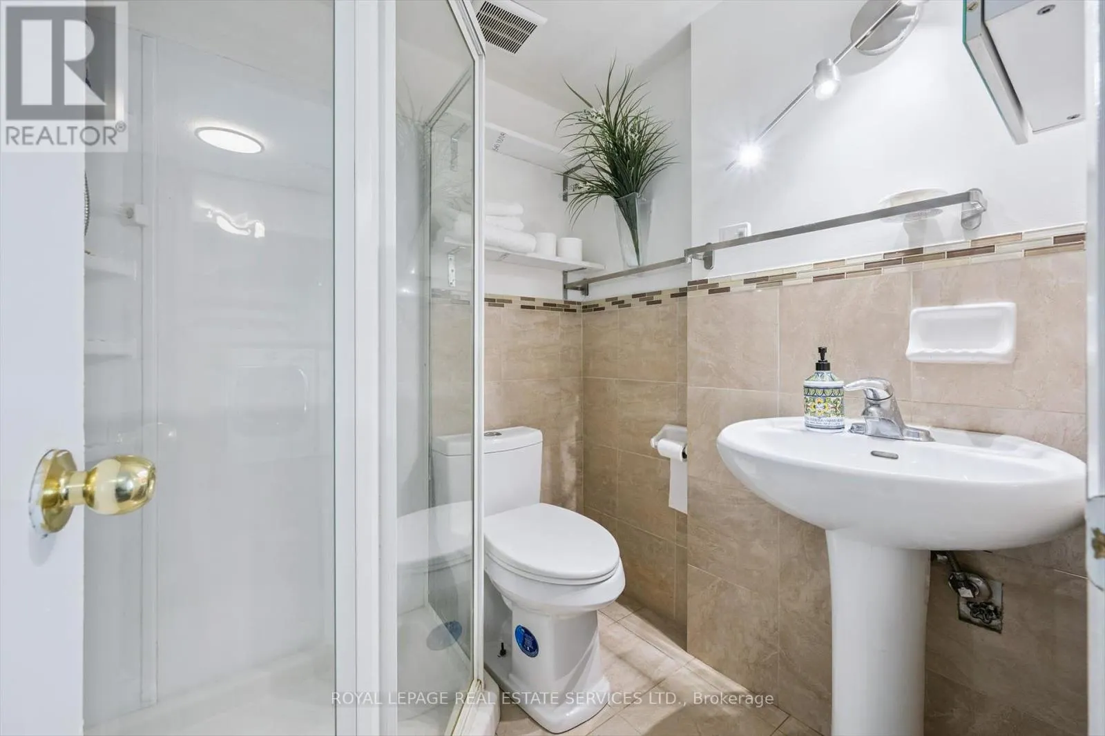 24 - 915 INVERHOUSE DRIVE