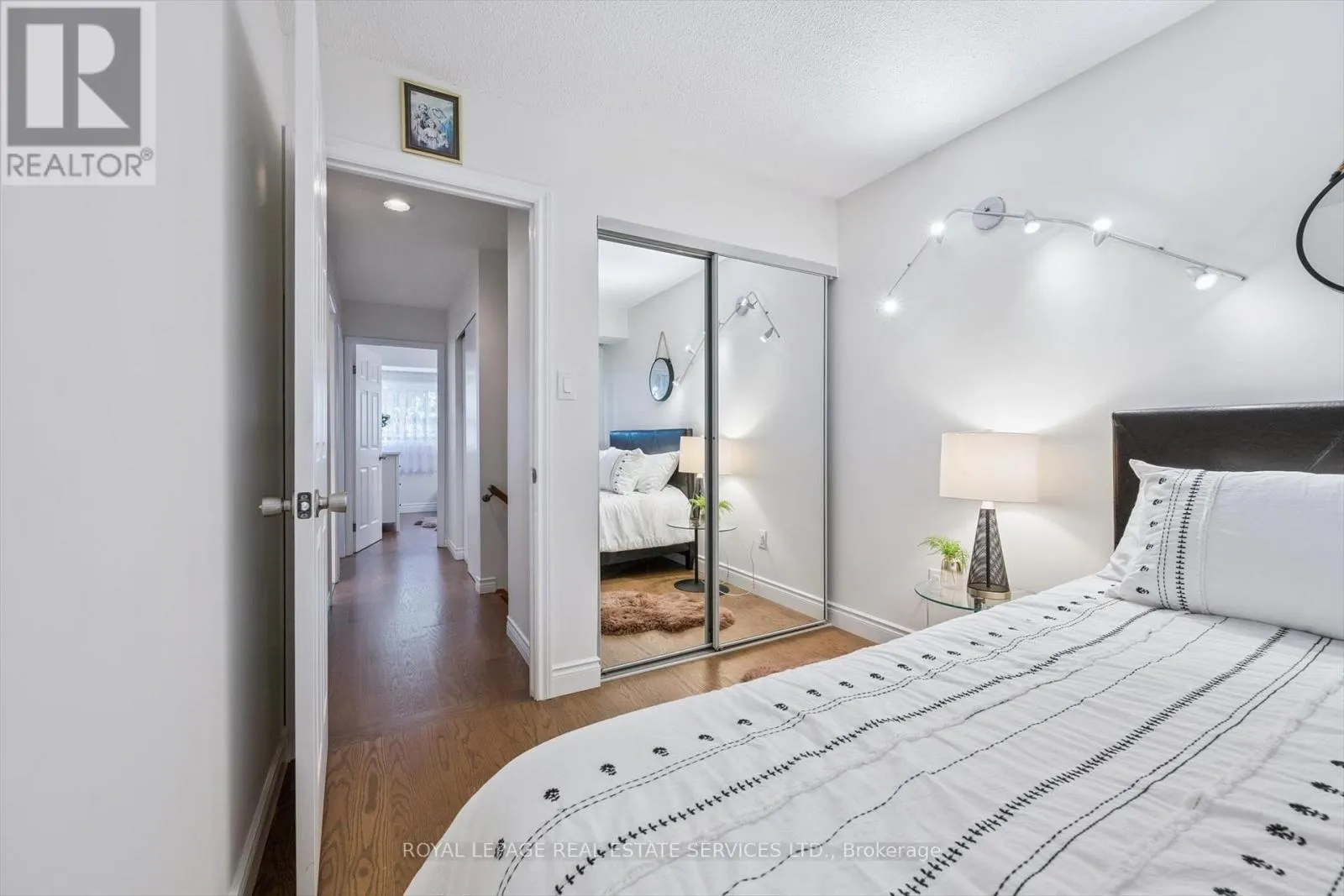 24 - 915 INVERHOUSE DRIVE