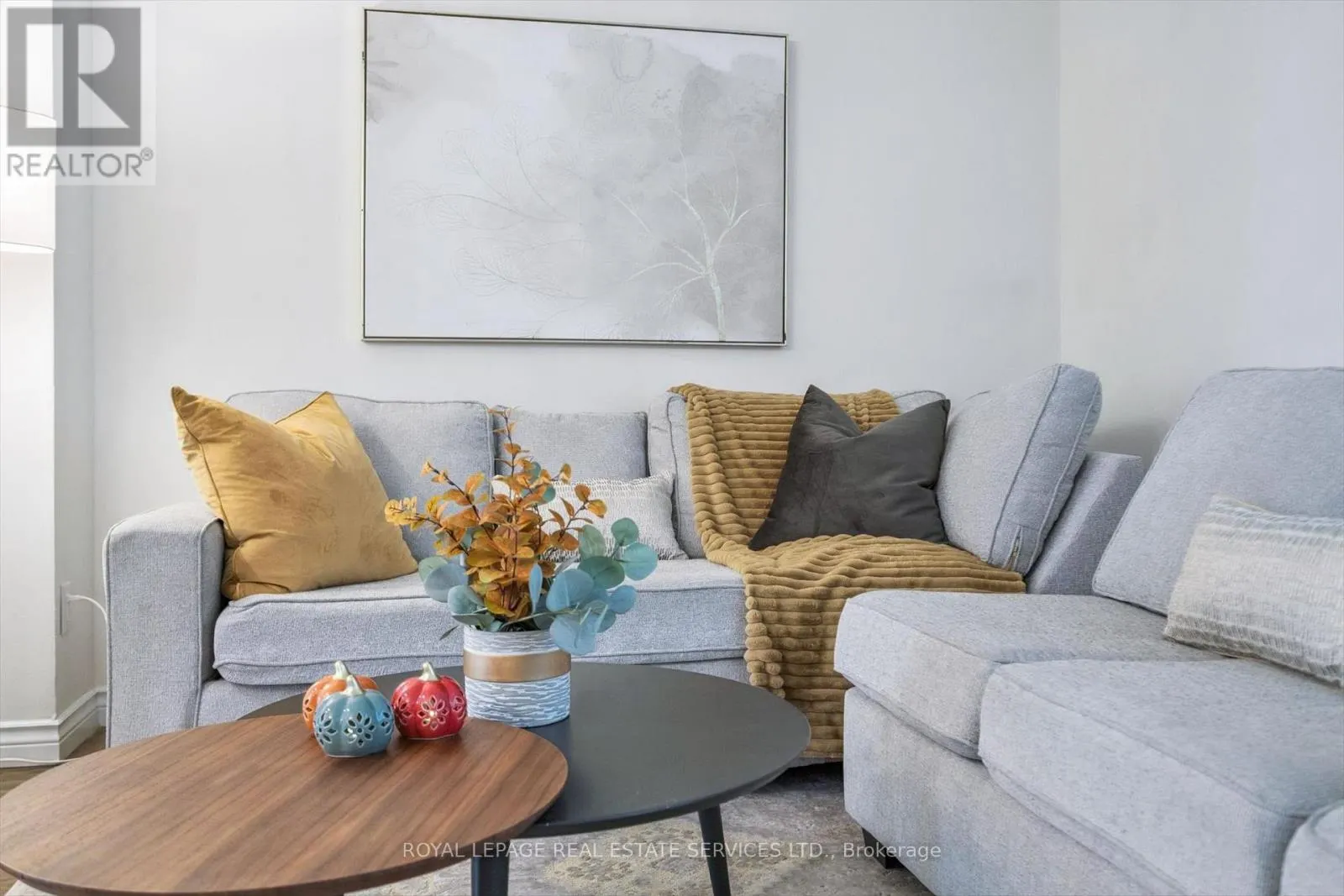 24 - 915 INVERHOUSE DRIVE