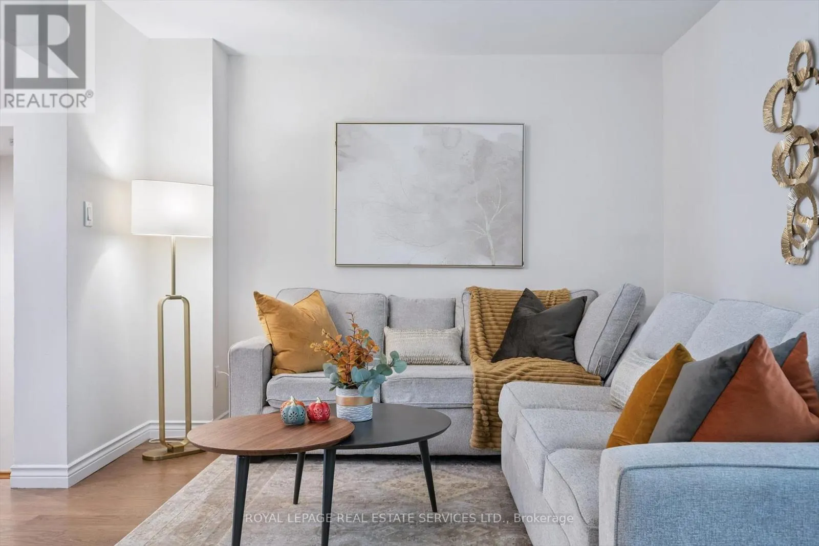 24 - 915 INVERHOUSE DRIVE