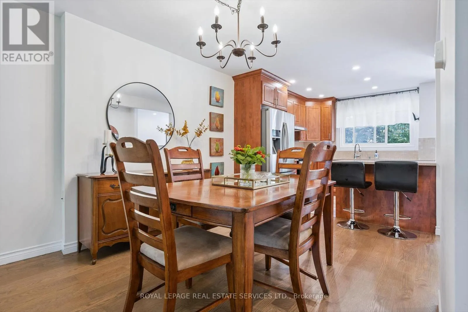 24 - 915 INVERHOUSE DRIVE