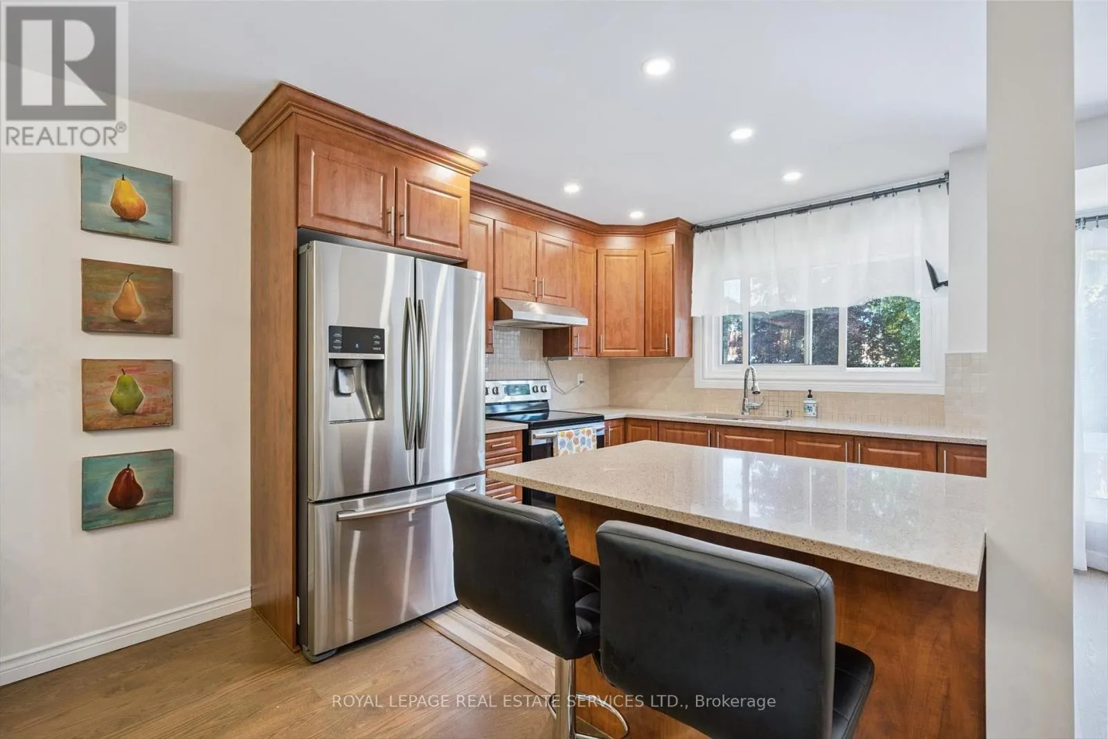 24 - 915 INVERHOUSE DRIVE