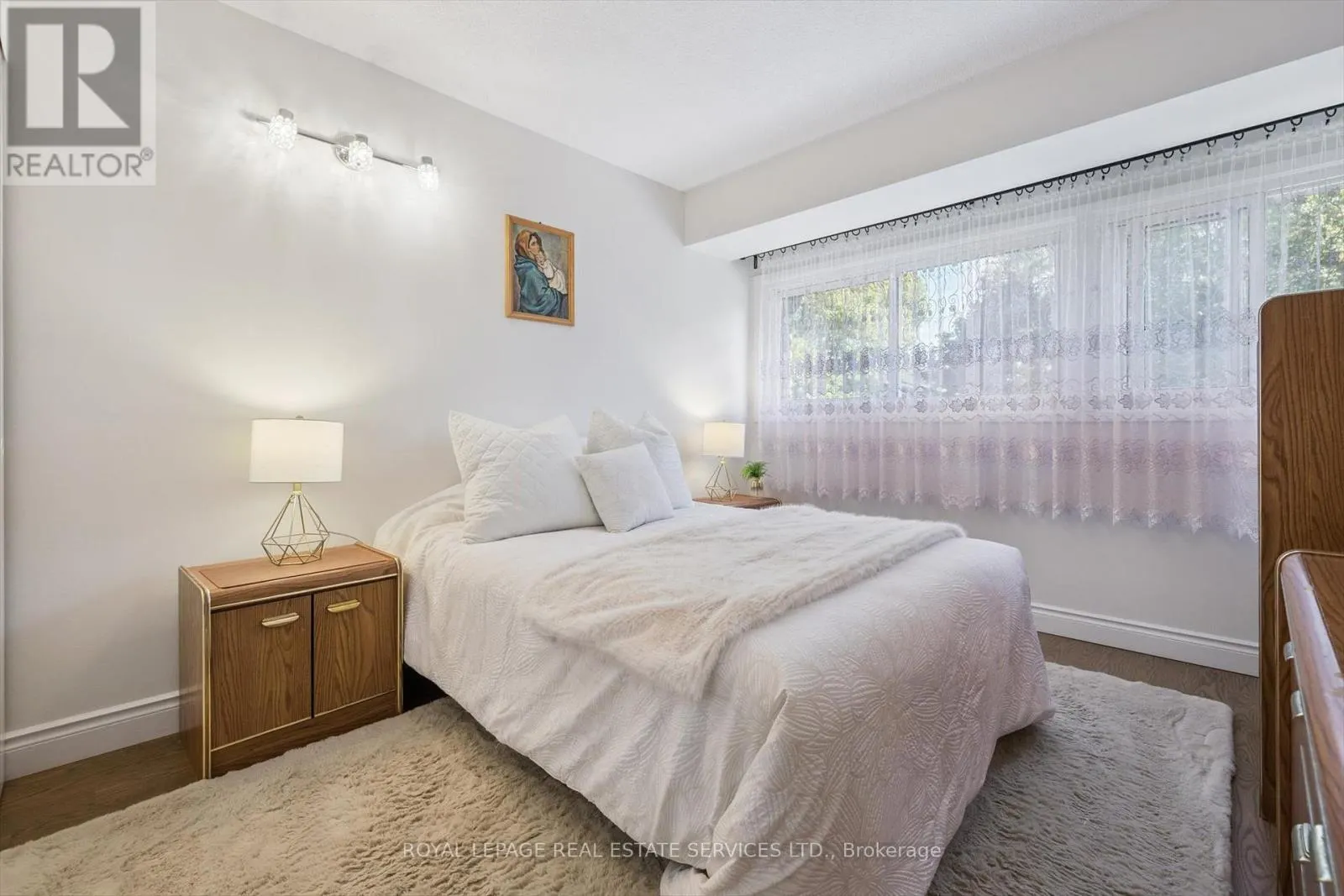 24 - 915 INVERHOUSE DRIVE