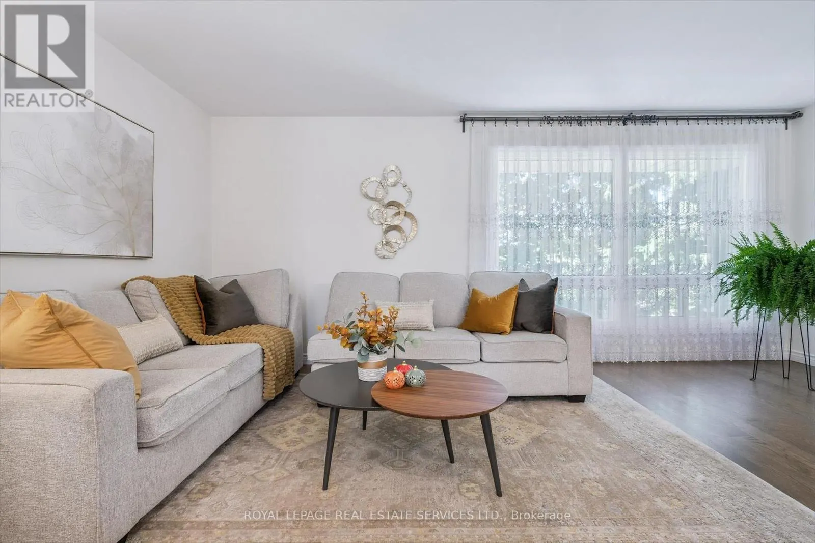 24 - 915 INVERHOUSE DRIVE