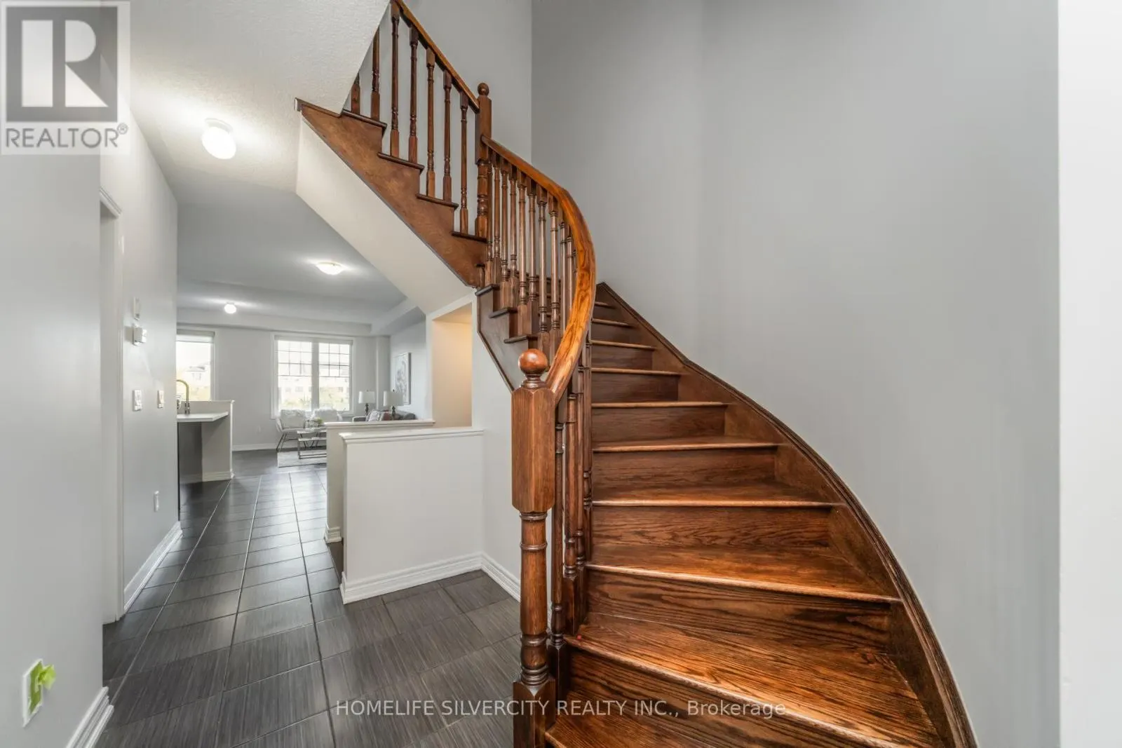 44 DAVENFIELD CIRCLE