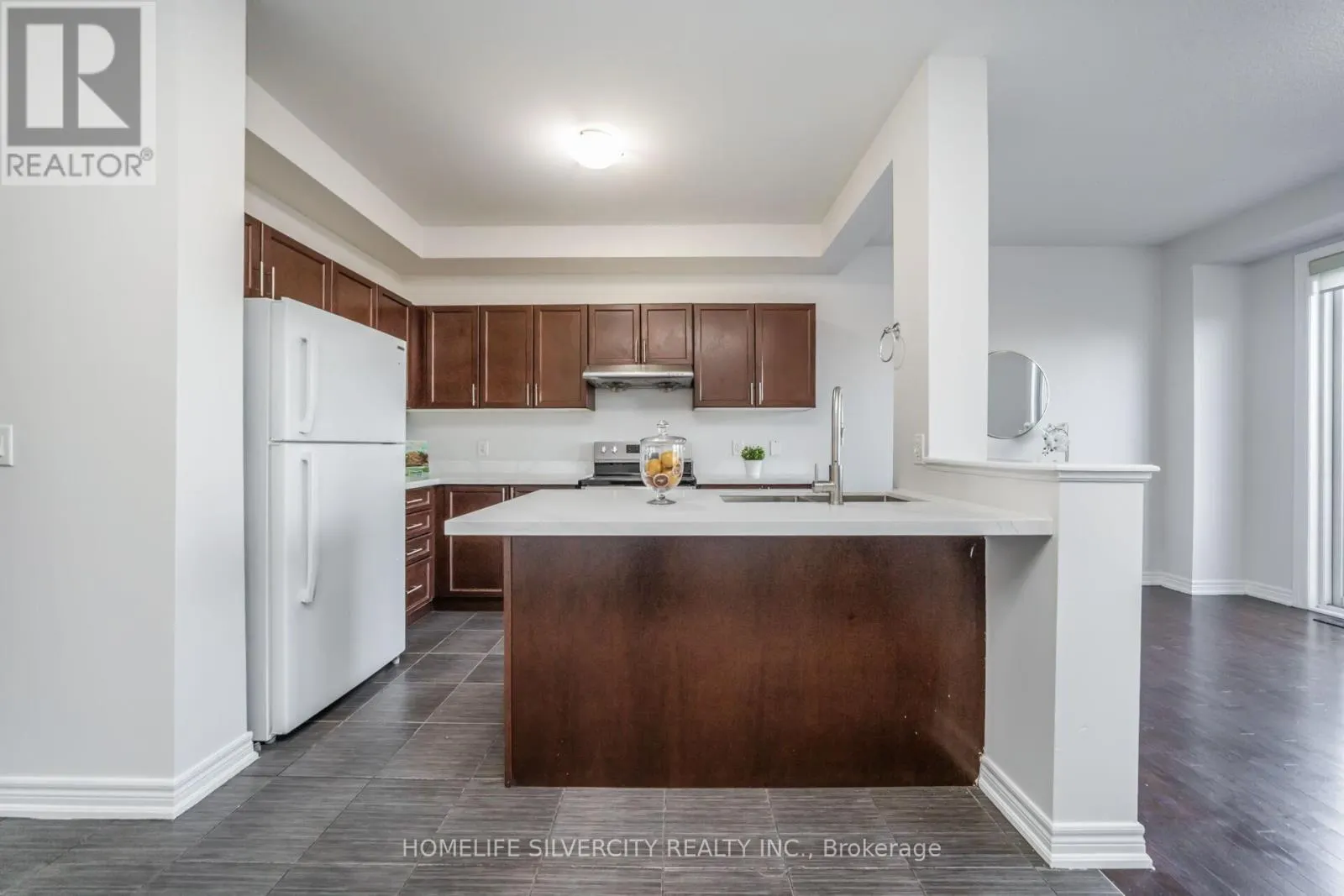 44 DAVENFIELD CIRCLE