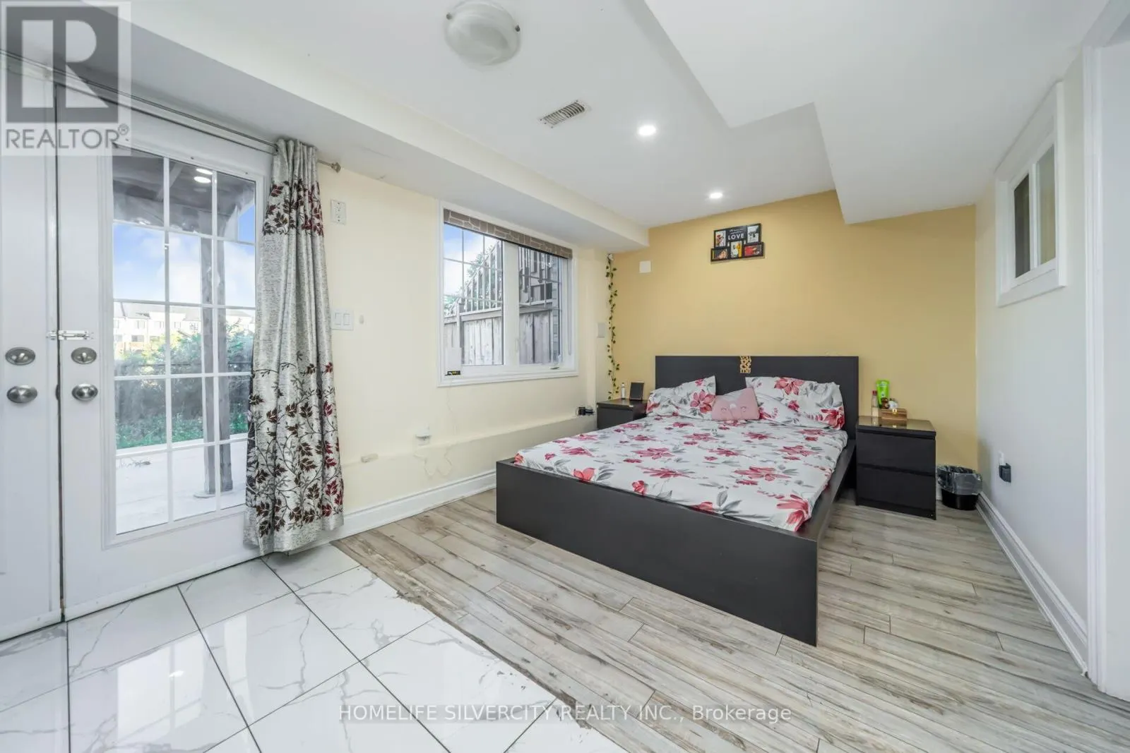 44 DAVENFIELD CIRCLE