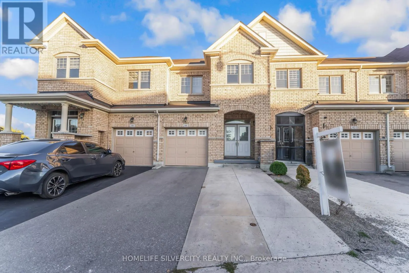 44 DAVENFIELD CIRCLE