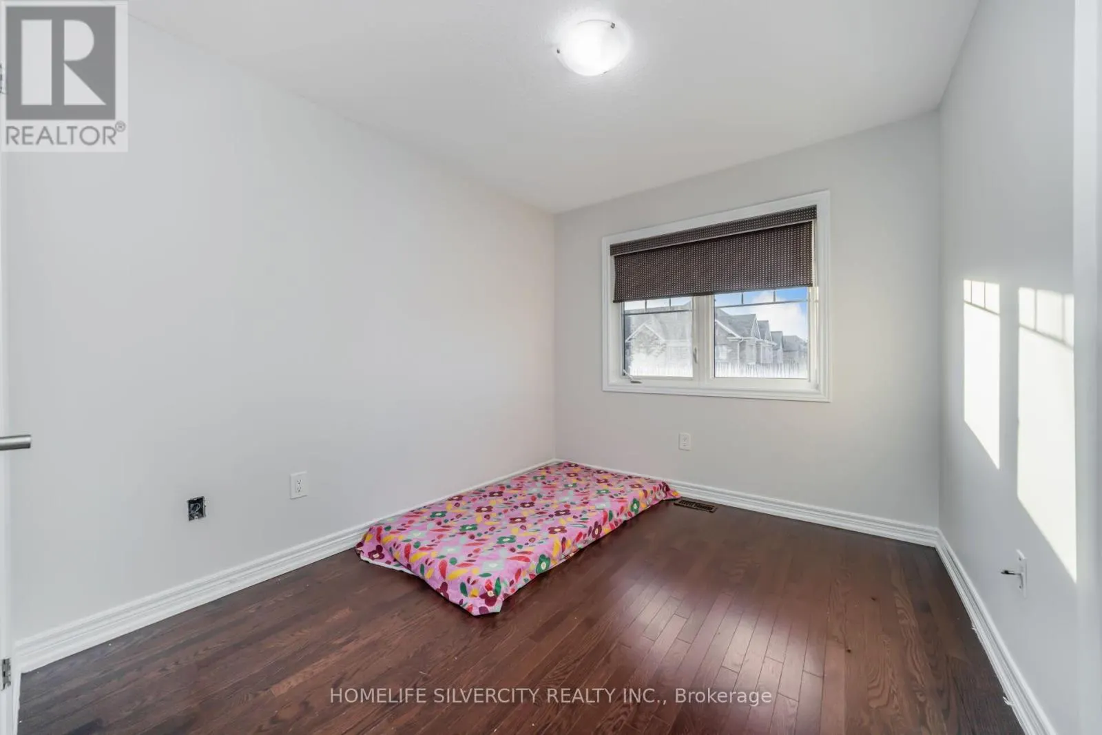 44 DAVENFIELD CIRCLE