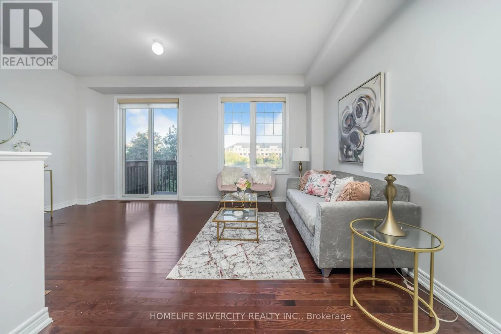 44 DAVENFIELD CIRCLE