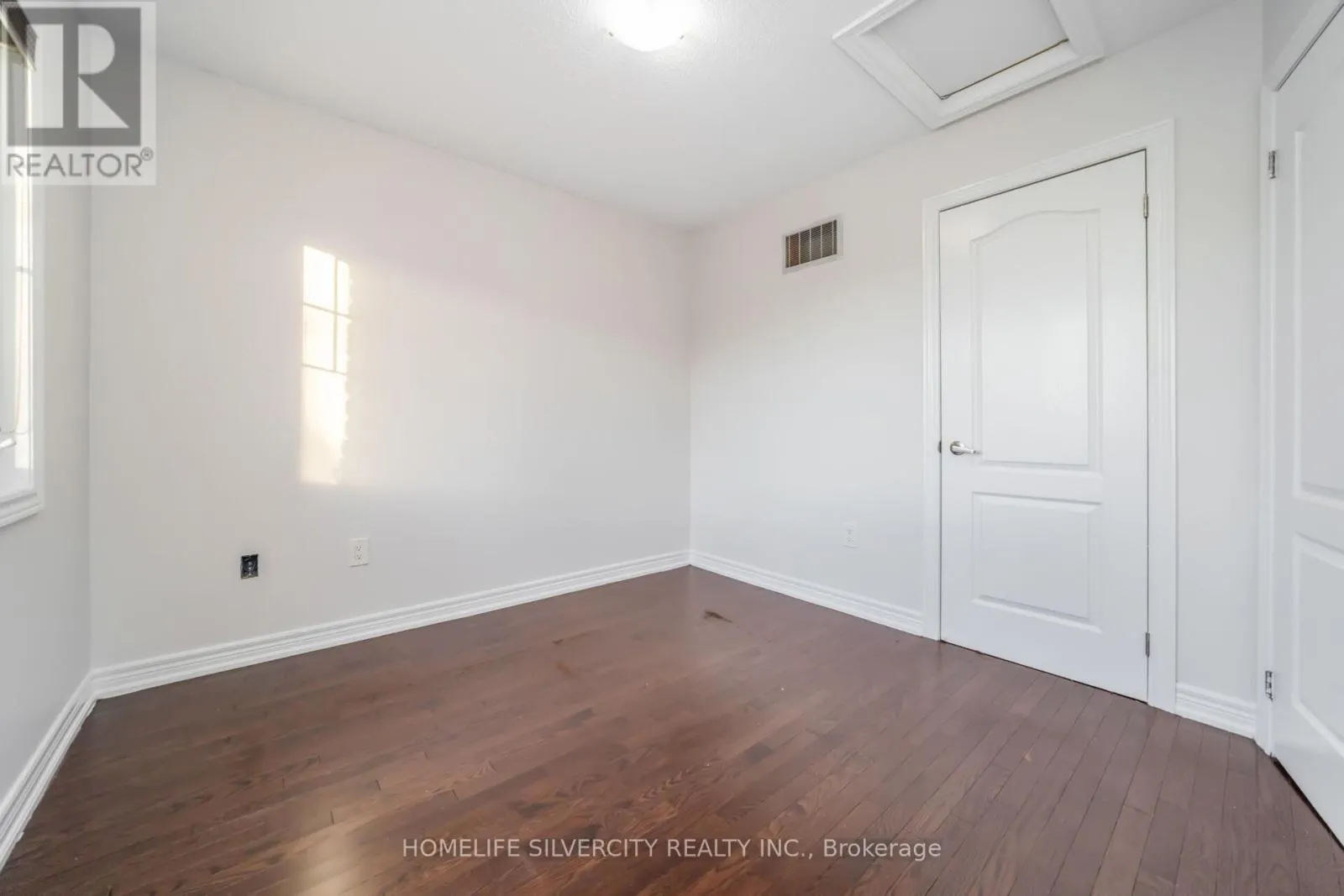 44 DAVENFIELD CIRCLE